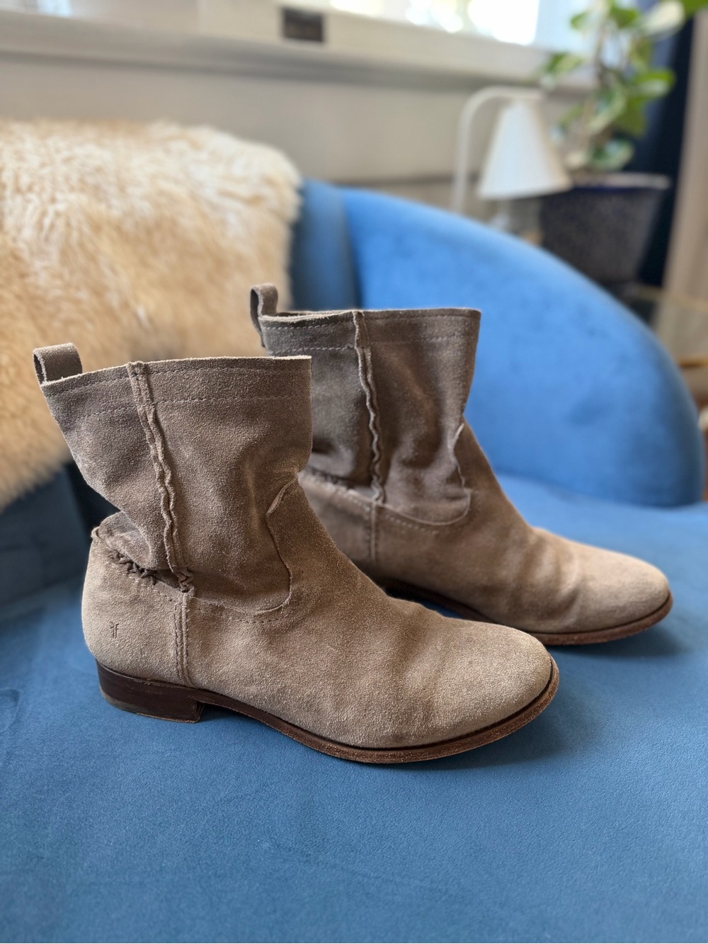 Frye Cara women’s short suede leather western boots, color gray, EUC
